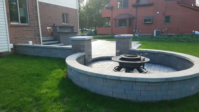 Round fire pit with block seating wall