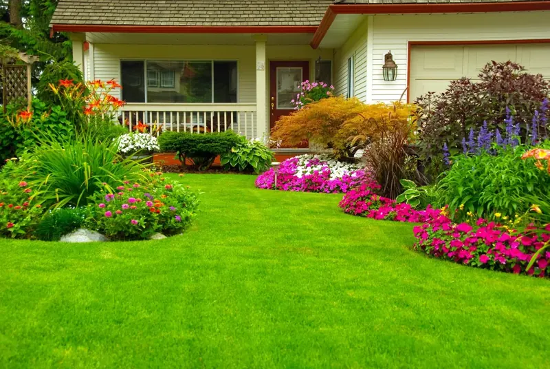 Front-yard planting beds