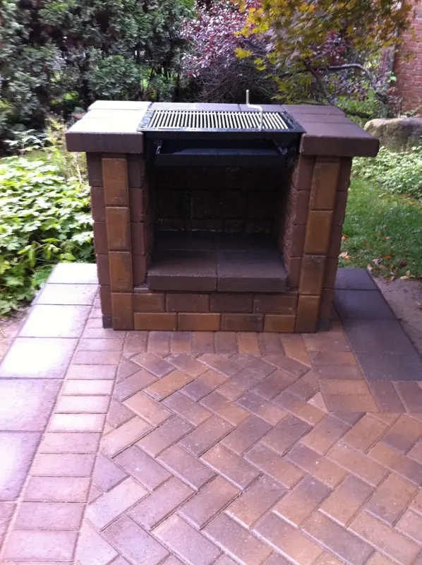 Brick grill enclosure on herringbone pavers
